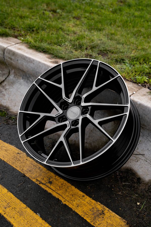 Riviera RF106 19x8_5 Flow Formed Alloy Wheel