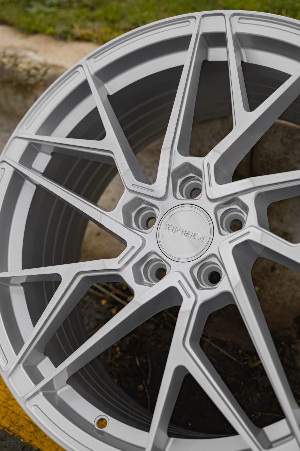 Riviera RF106 19x8_5 Flow Formed Alloy Wheel