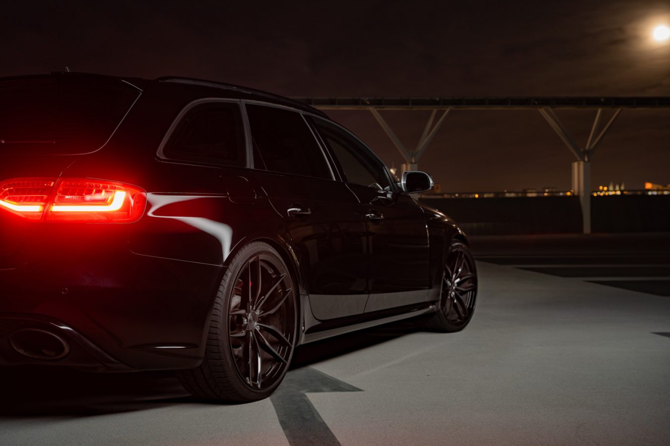 Audi-RS4-B8-with-Riviera-RV195-Wheels-in-Leeds