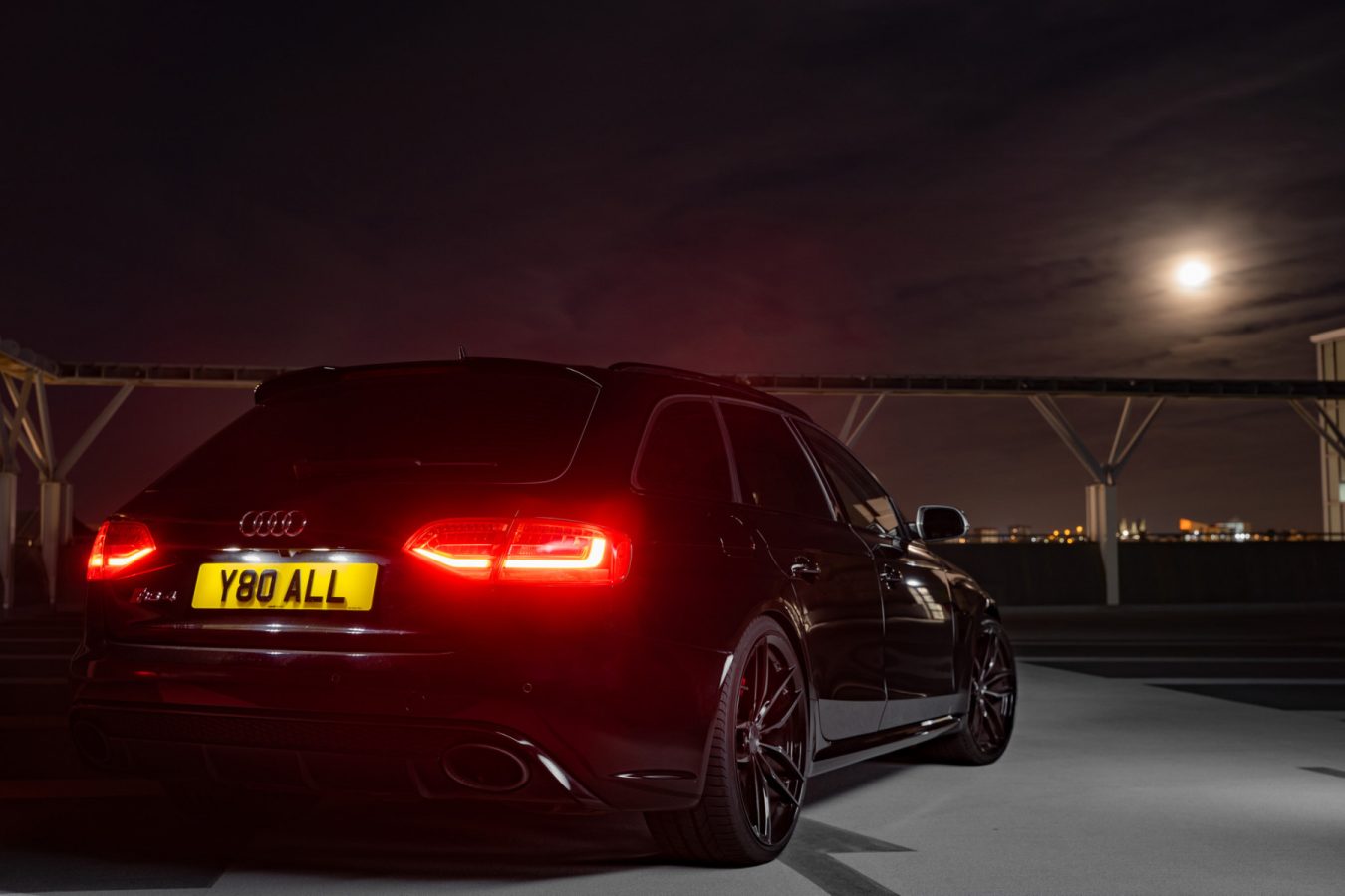 Audi-RS4-B8-with-Riviera-RV195-Wheels-in-Leeds