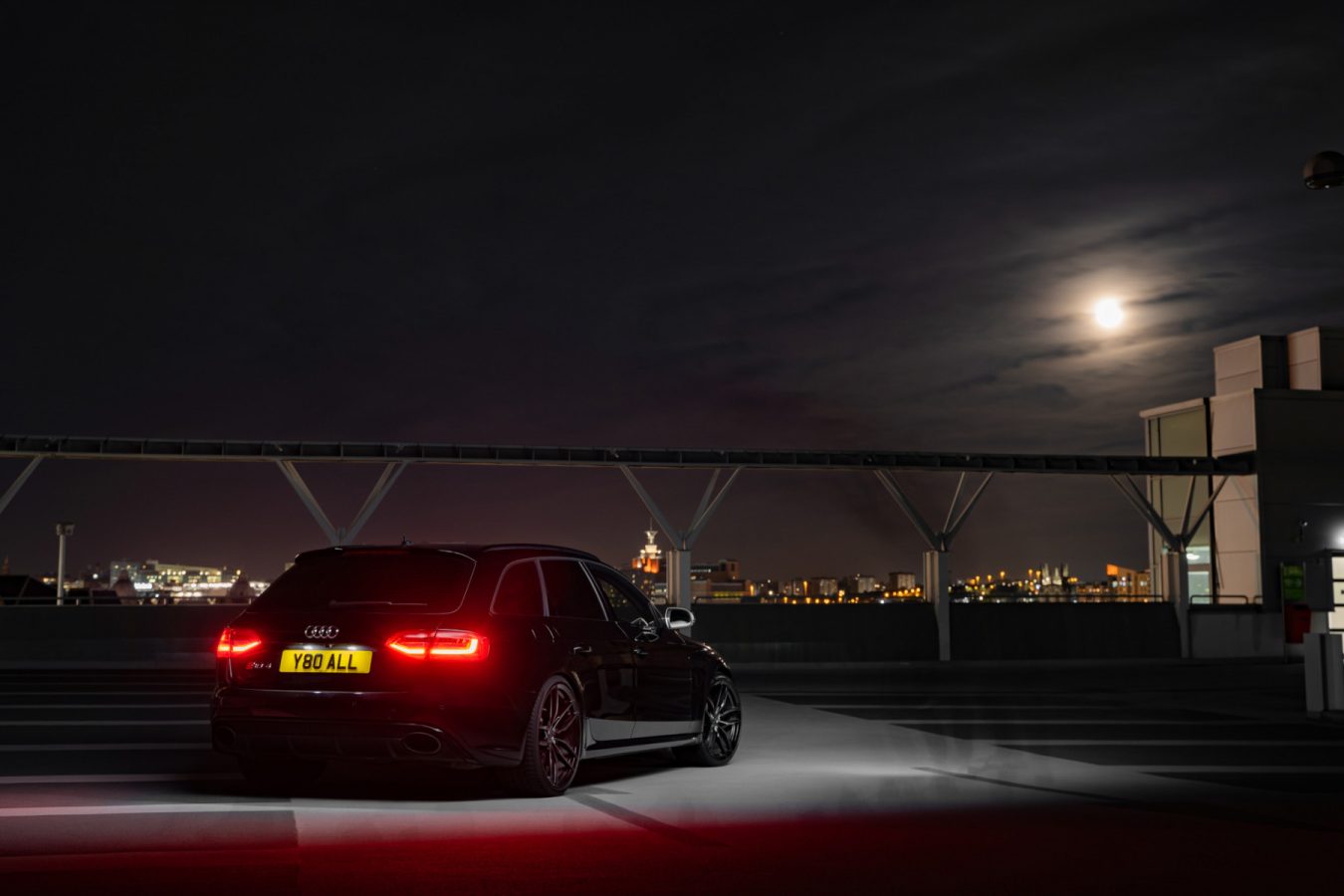 Audi-RS4-B8-with-Riviera-RV195-Wheels-in-Leeds