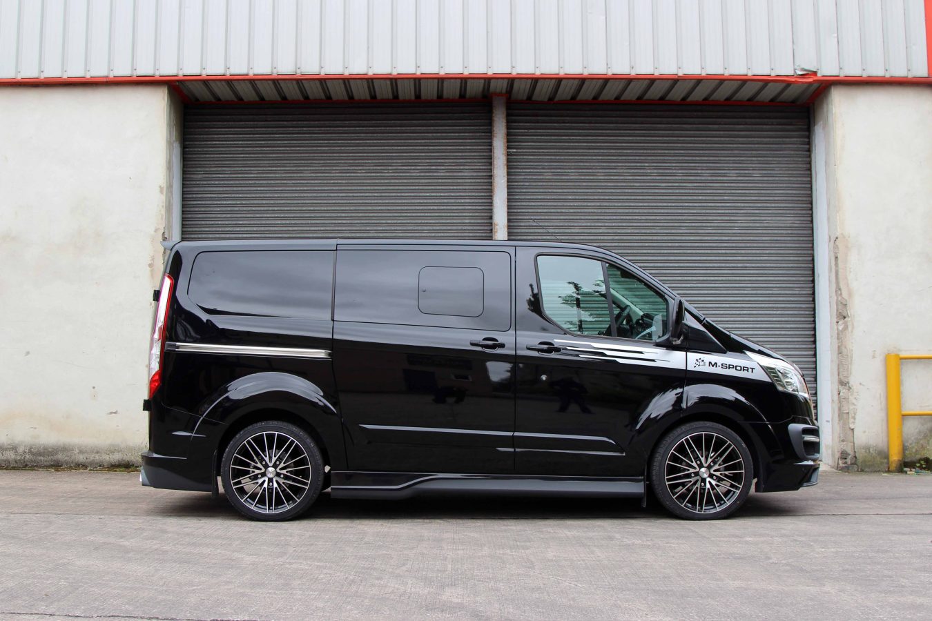 Ford Transit Custom Riviera RTS Black Polished