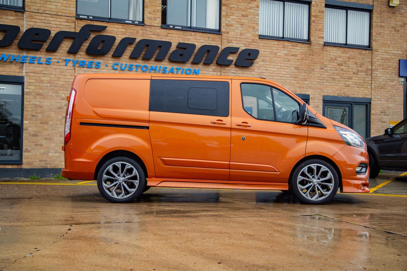 Ford Transit Custom Riviera RTT Black Polished Dark Tint