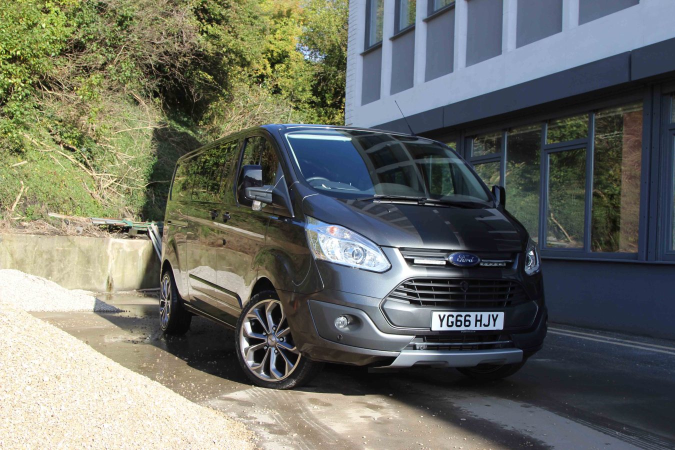 Ford Transit Custom Riviera RTT Black Polished Dark Tint