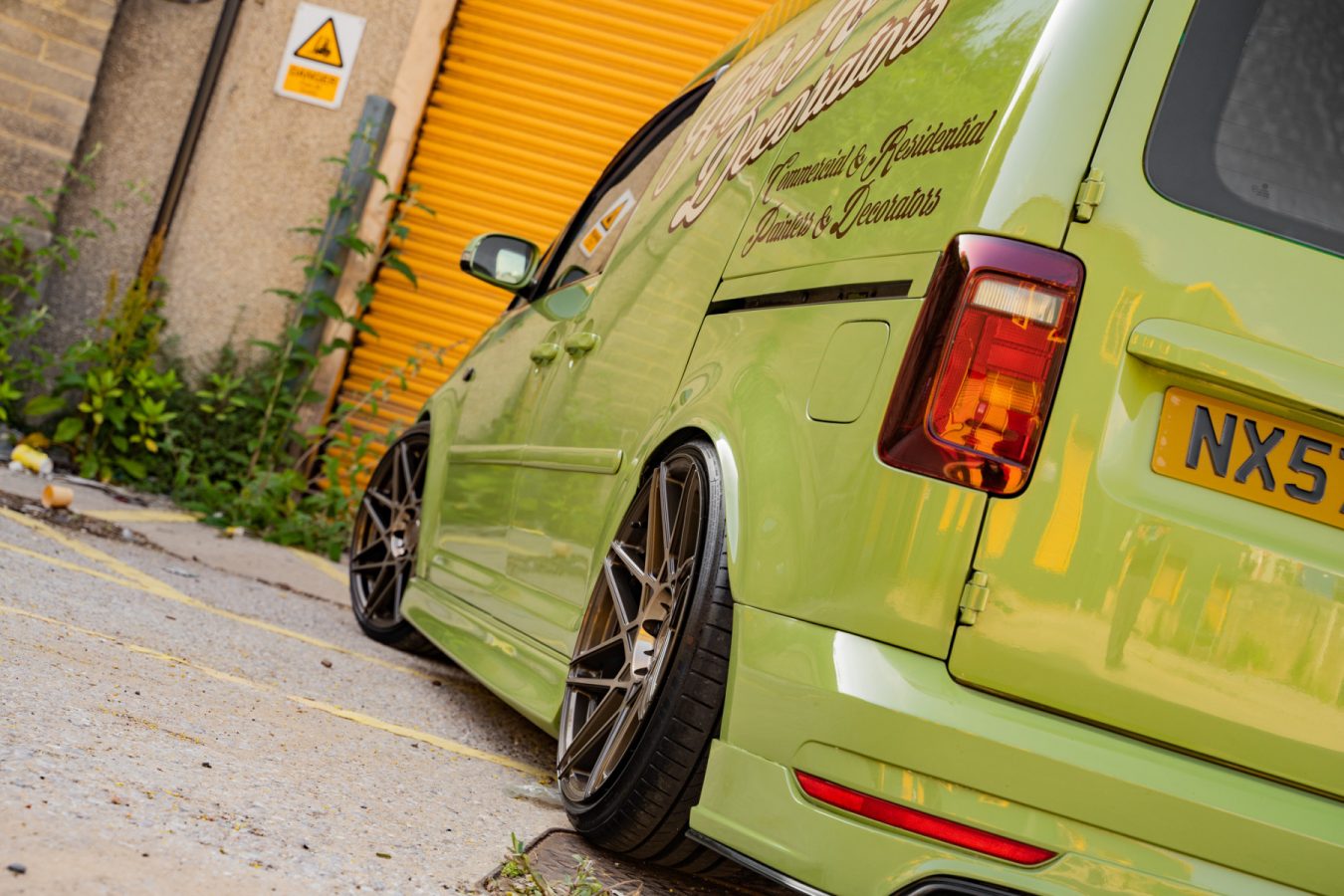 High-Rollers-Volkswagen-Caddy-Riviera-RF2-Hubolt-Wheels