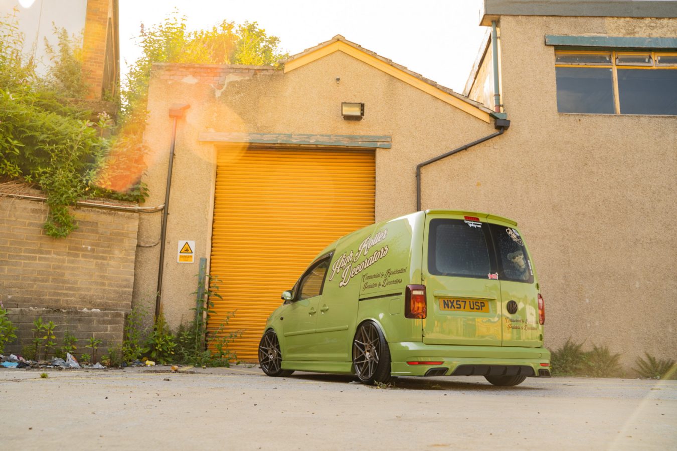 High-Rollers-Volkswagen-Caddy-Riviera-RF2-Hubolt-Wheels