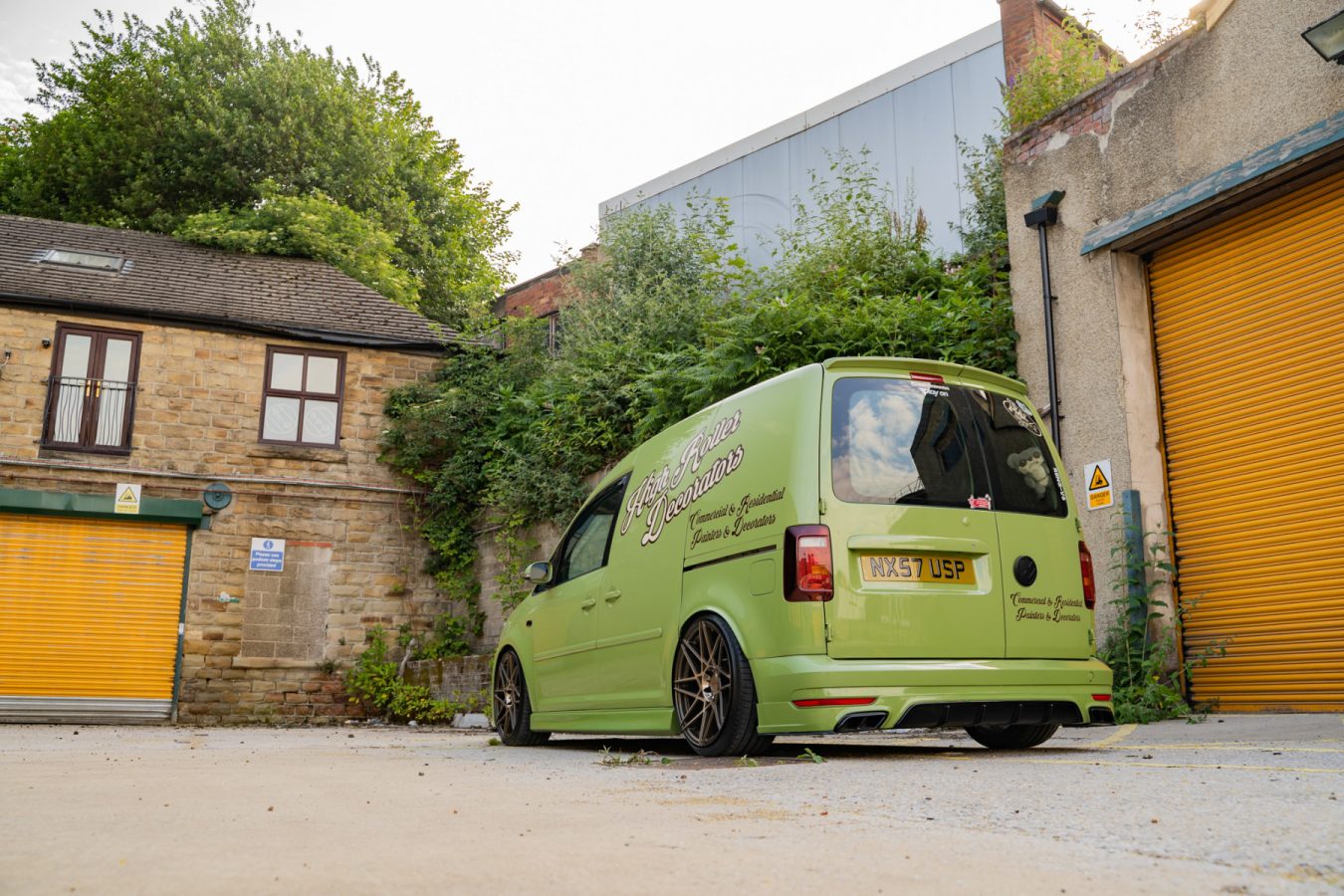 High-Rollers-Volkswagen-Caddy-Riviera-RF2-Hubolt-Wheels