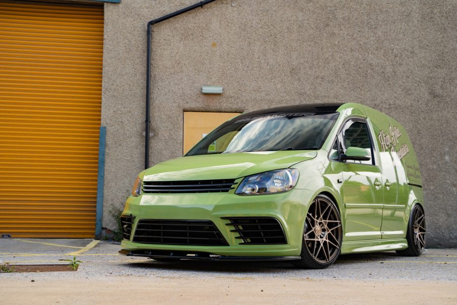High-Rollers-Volkswagen-Caddy-Riviera-RF2-Hubolt-Wheels