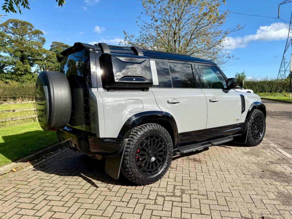 Land Rover Defender 110 P400 Riviera RXS5 GB