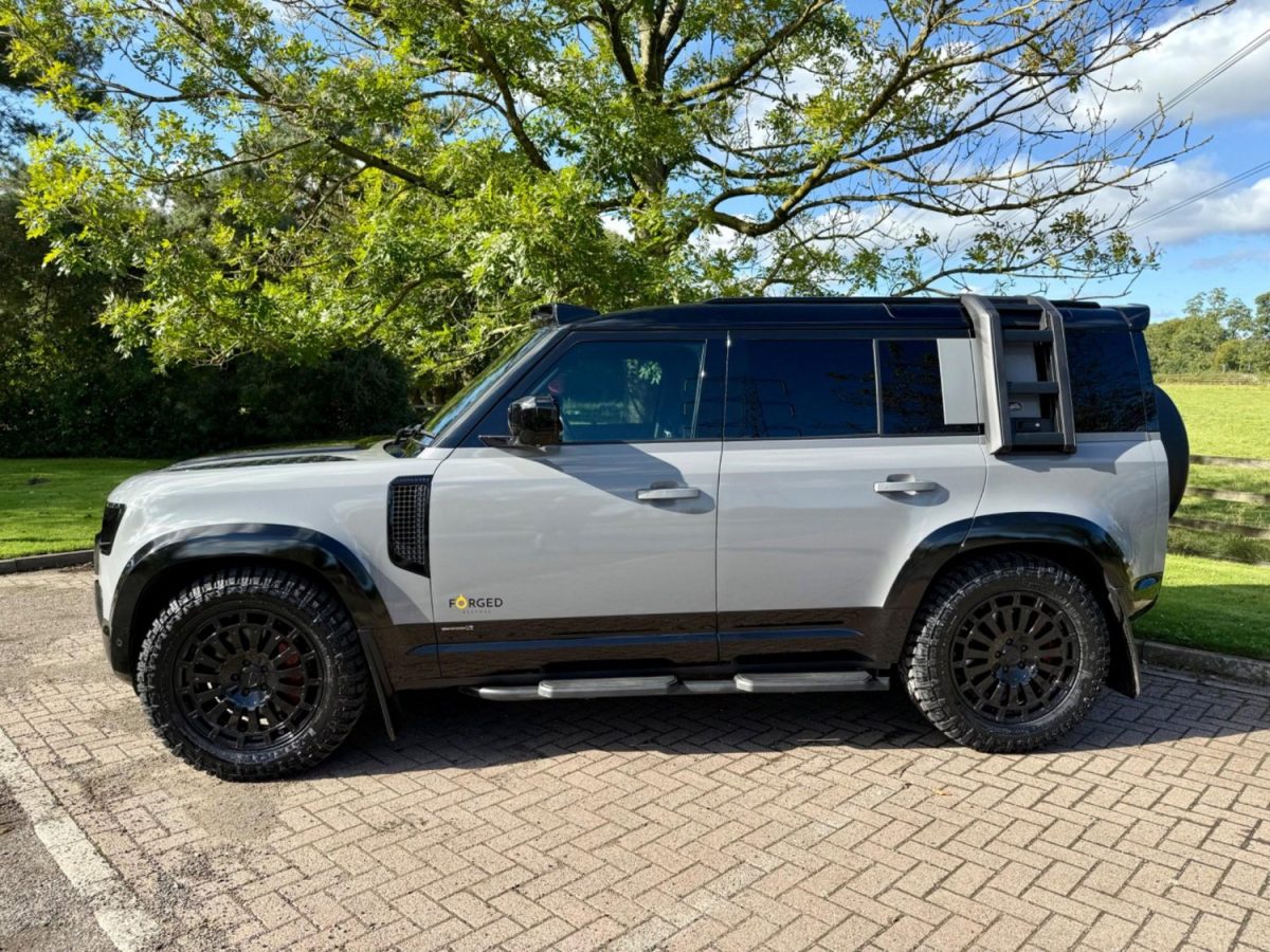 Land Rover Defender 110 P400 Riviera RXS5 GB