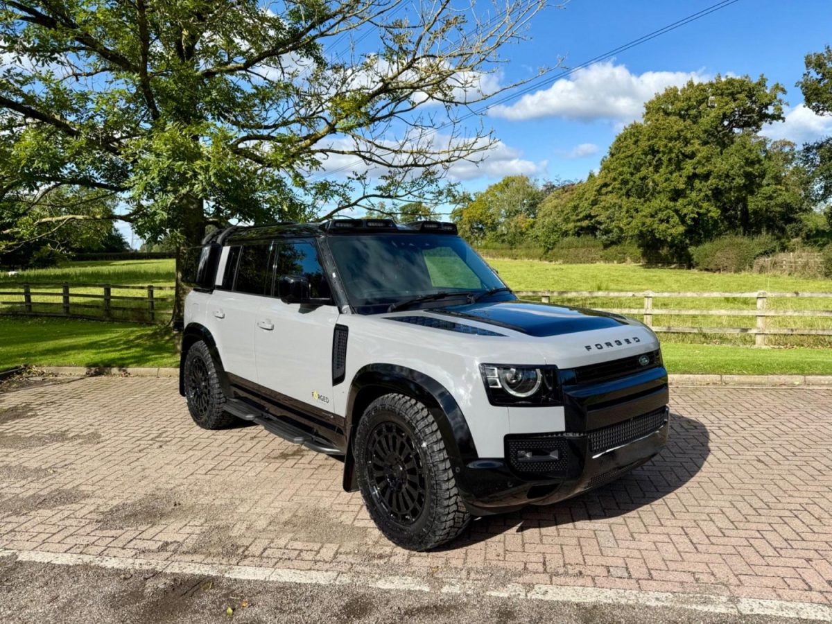 Land Rover Defender 110 P400 Riviera RXS5 GB