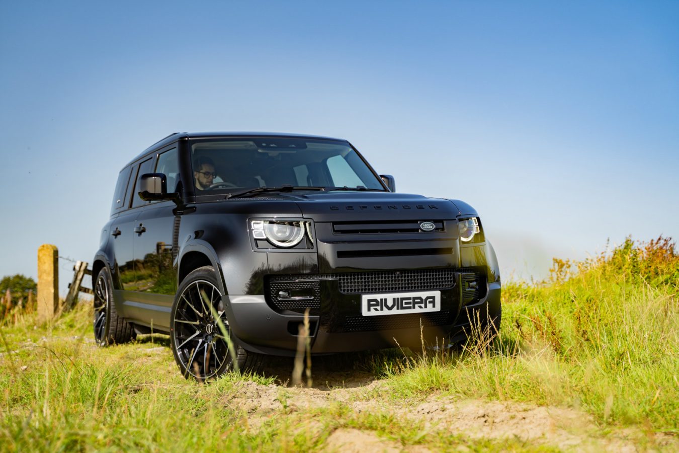 Land-Rover-Defender-110-2020-Riviera-RV197