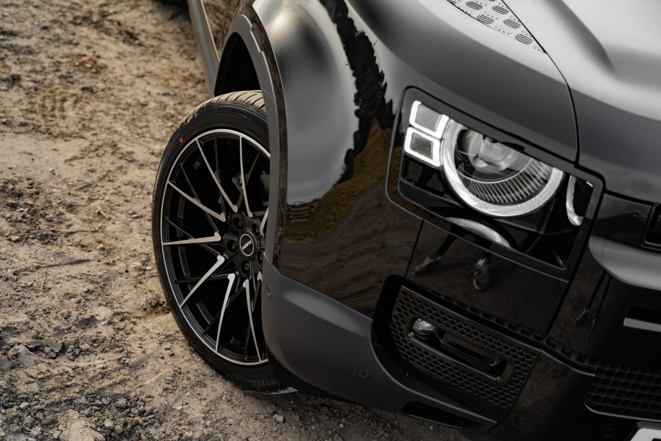 Land-Rover-Defender-110-2020-Riviera-RV197