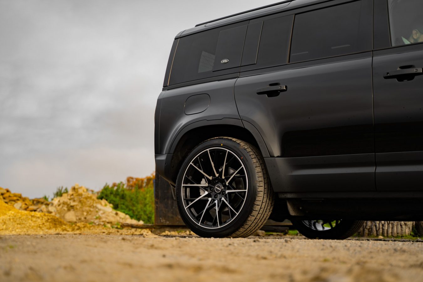 Land-Rover-Defender-110-2020-Riviera-RV197