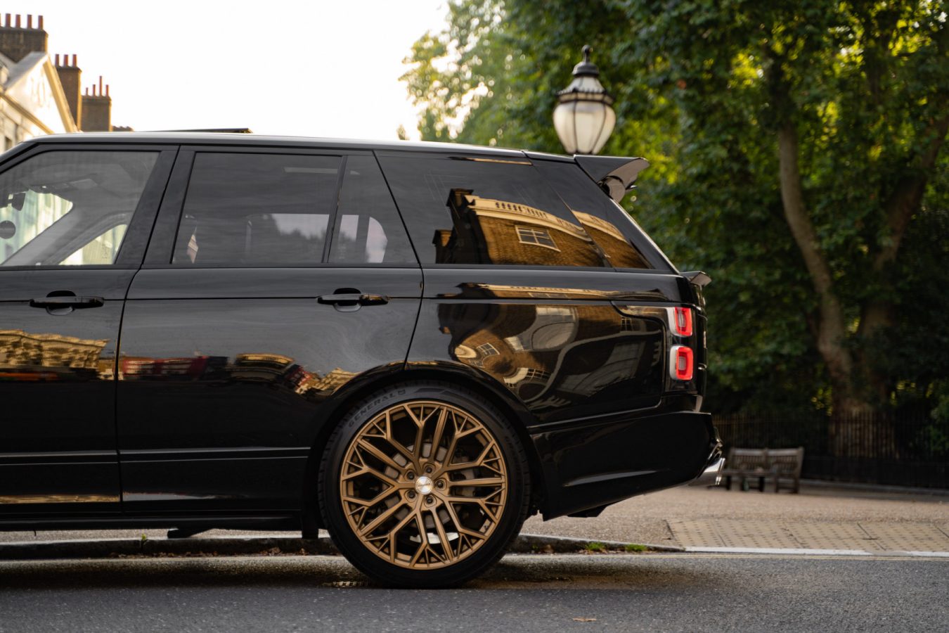 Range-Rover-Vogue-Riviera-RV198-Matt-Bronze-London