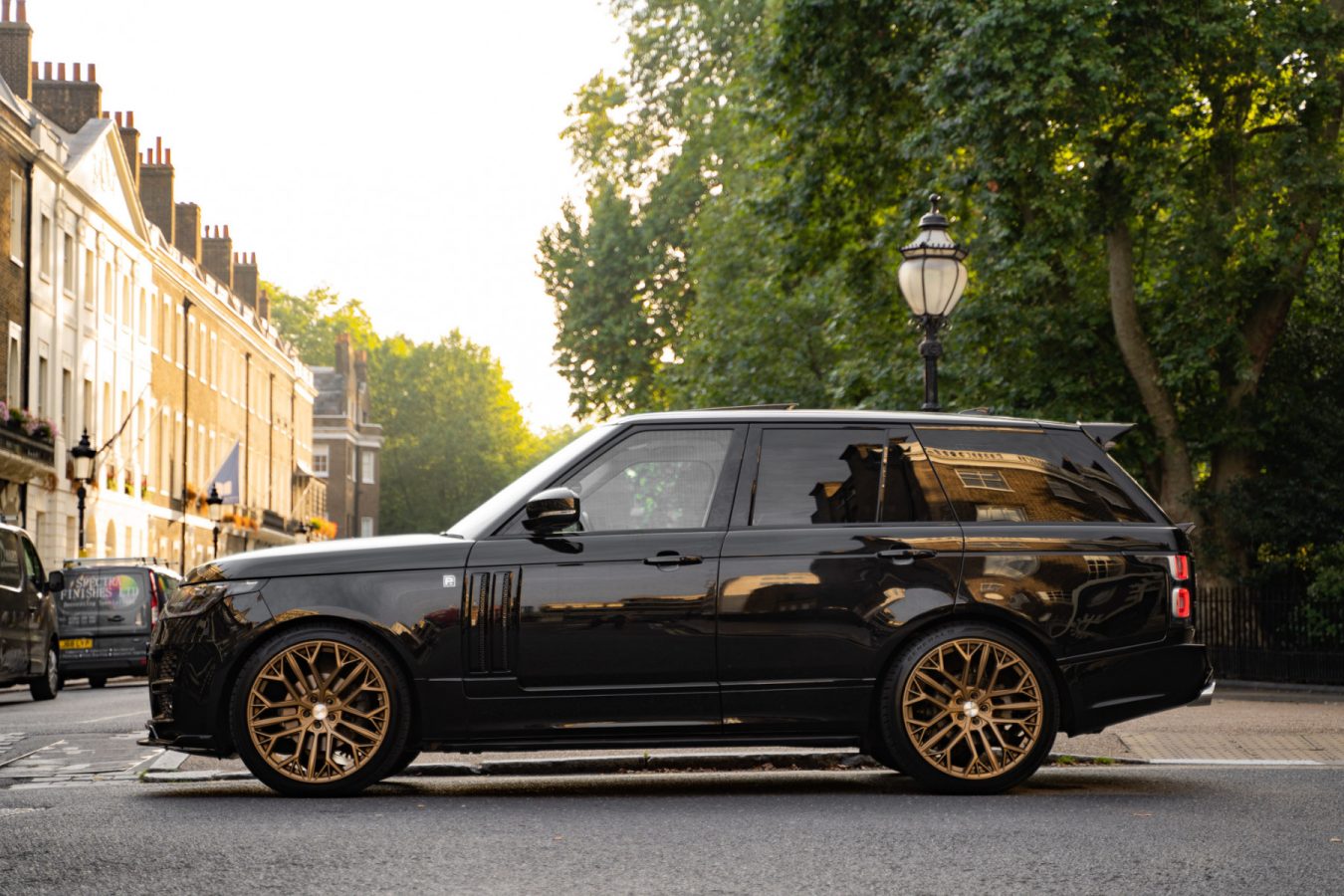 Range-Rover-Vogue-Riviera-RV198-Matt-Bronze-London