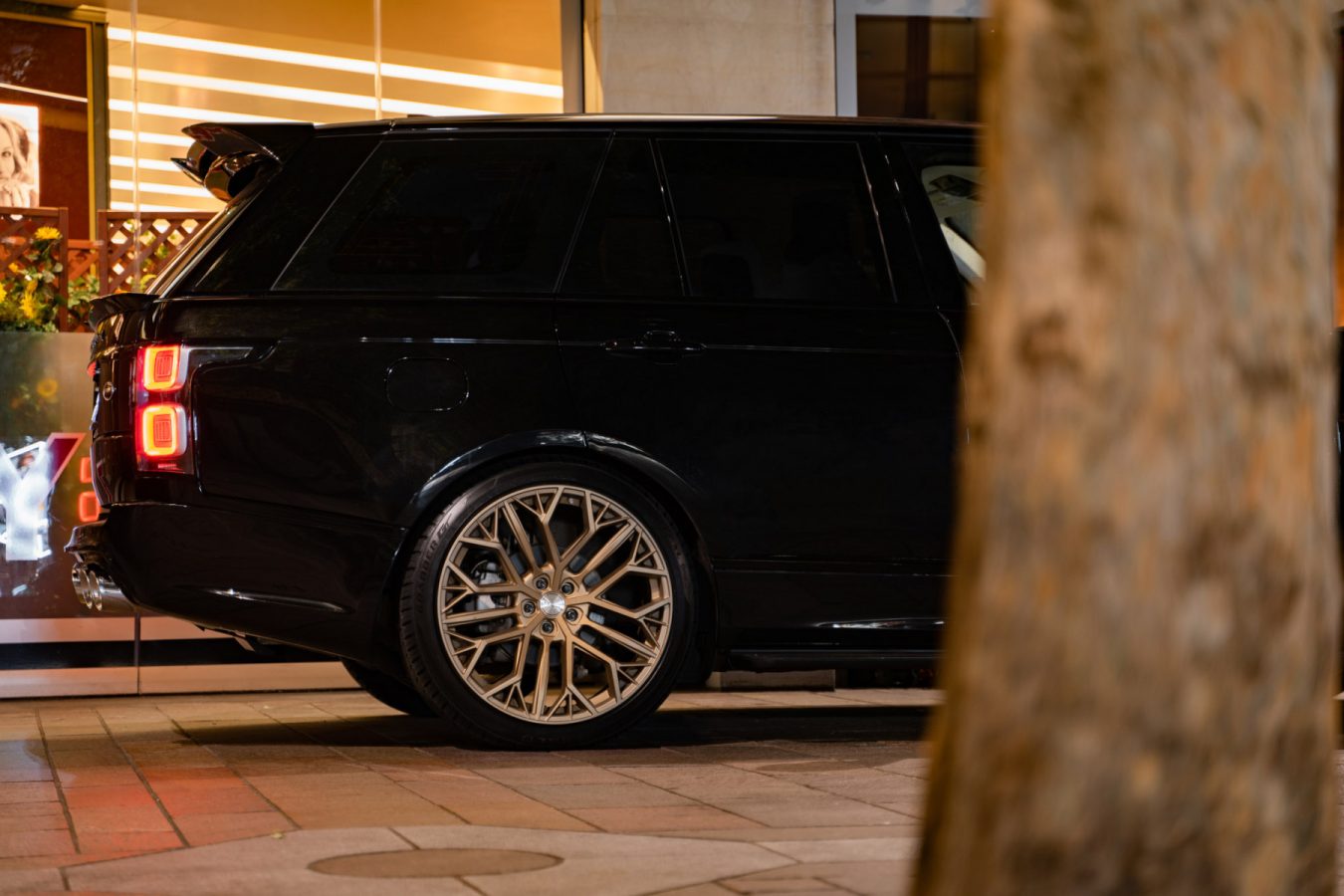 Range-Rover-Vogue-Riviera-RV198-Matt-Bronze-London