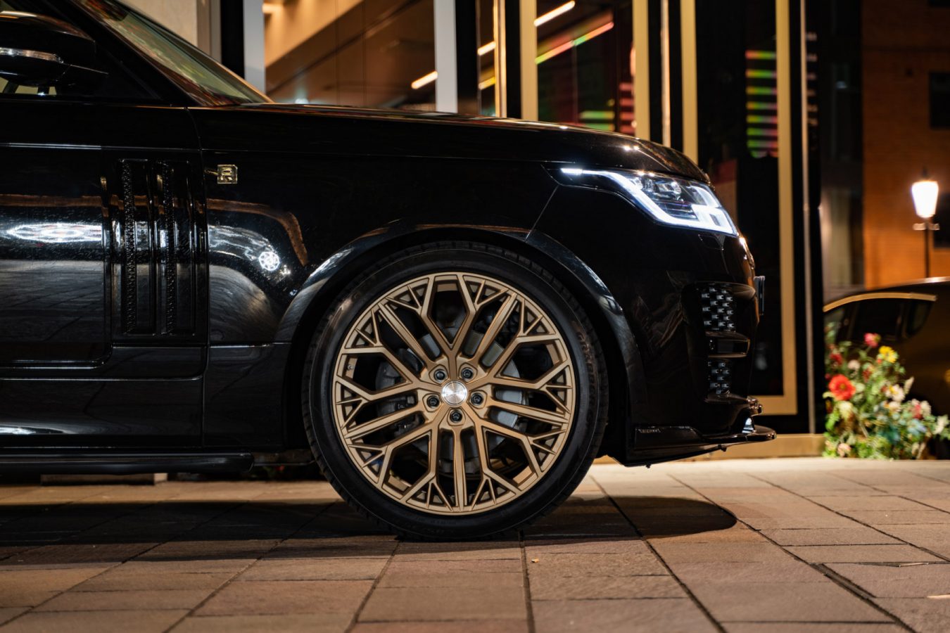 Range-Rover-Vogue-Riviera-RV198-Matt-Bronze-London