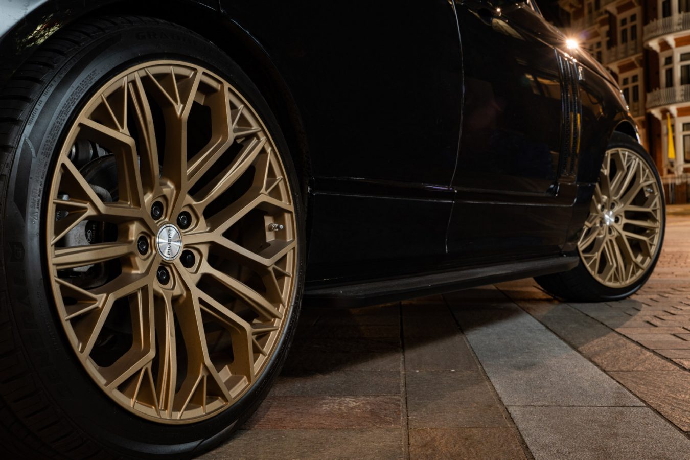 Range-Rover-Vogue-Riviera-RV198-Matt-Bronze-London