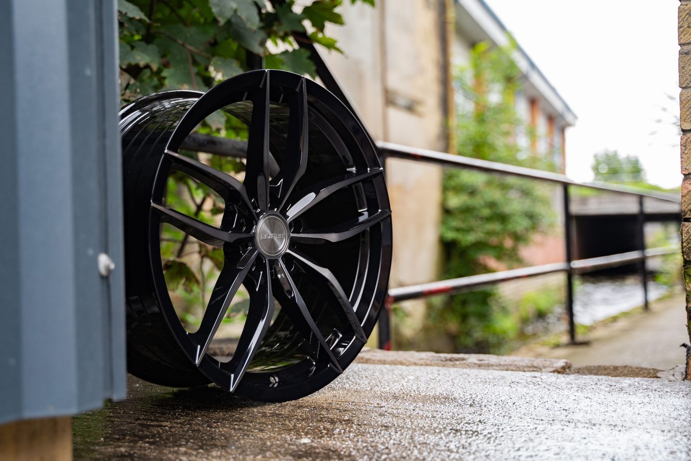 Riviera RV195 Black Polished Dark Tint