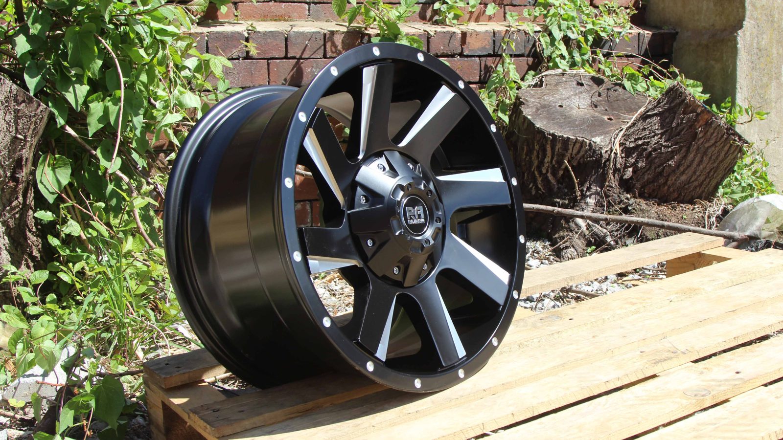 Riviera RX100 Black Cast Alloy Wheel