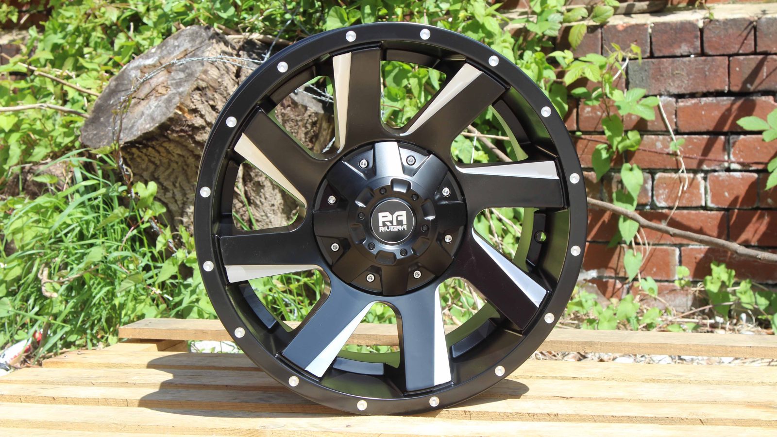 Riviera RX100 Black Cast Alloy Wheel