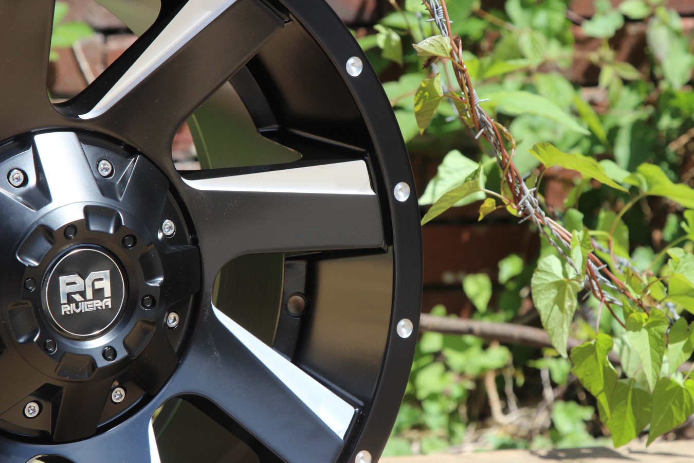 Riviera RX100 Black Cast Alloy Wheel