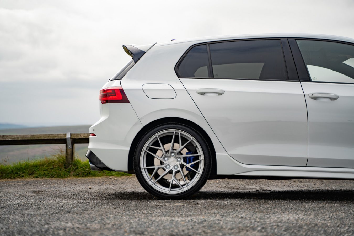 Volkswagen-Golf-R-mk8-Riviera-RF106-Flow-Formed-Alloy-Wheels