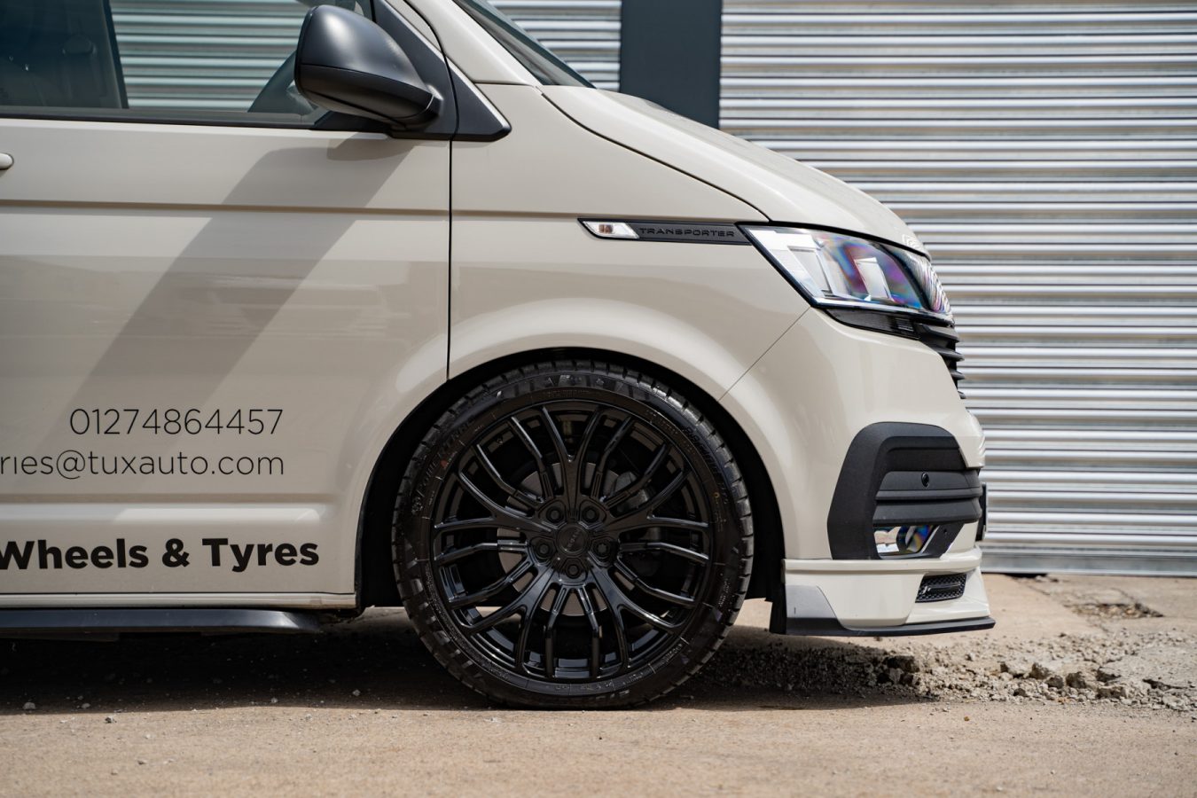 Volkswagen-Transporter-Riviera-RV191