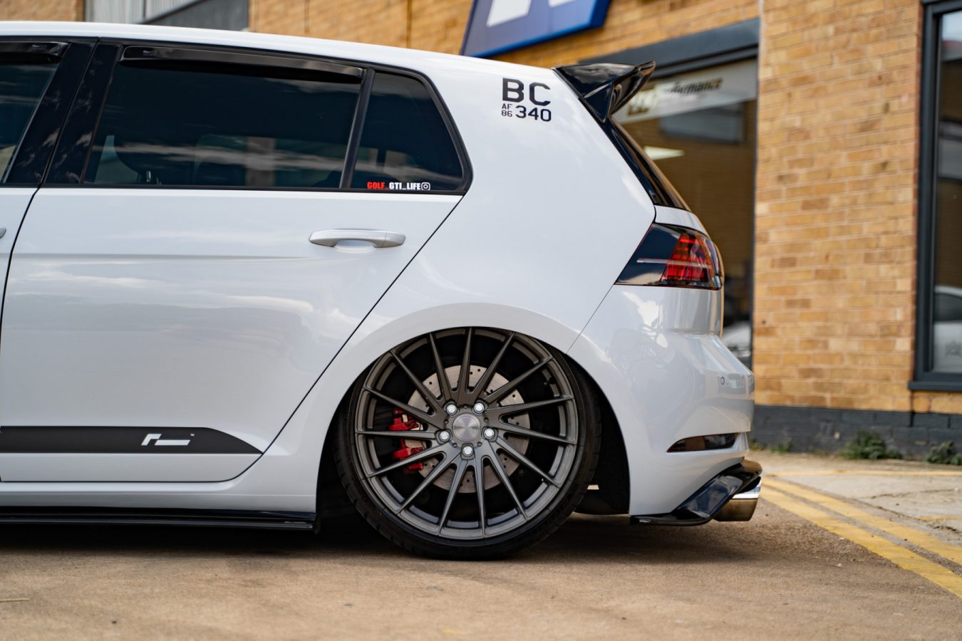 Volskwagen-Golf-GTI-Riviera-RV199-Deep-Concave-Alloy-Wheels