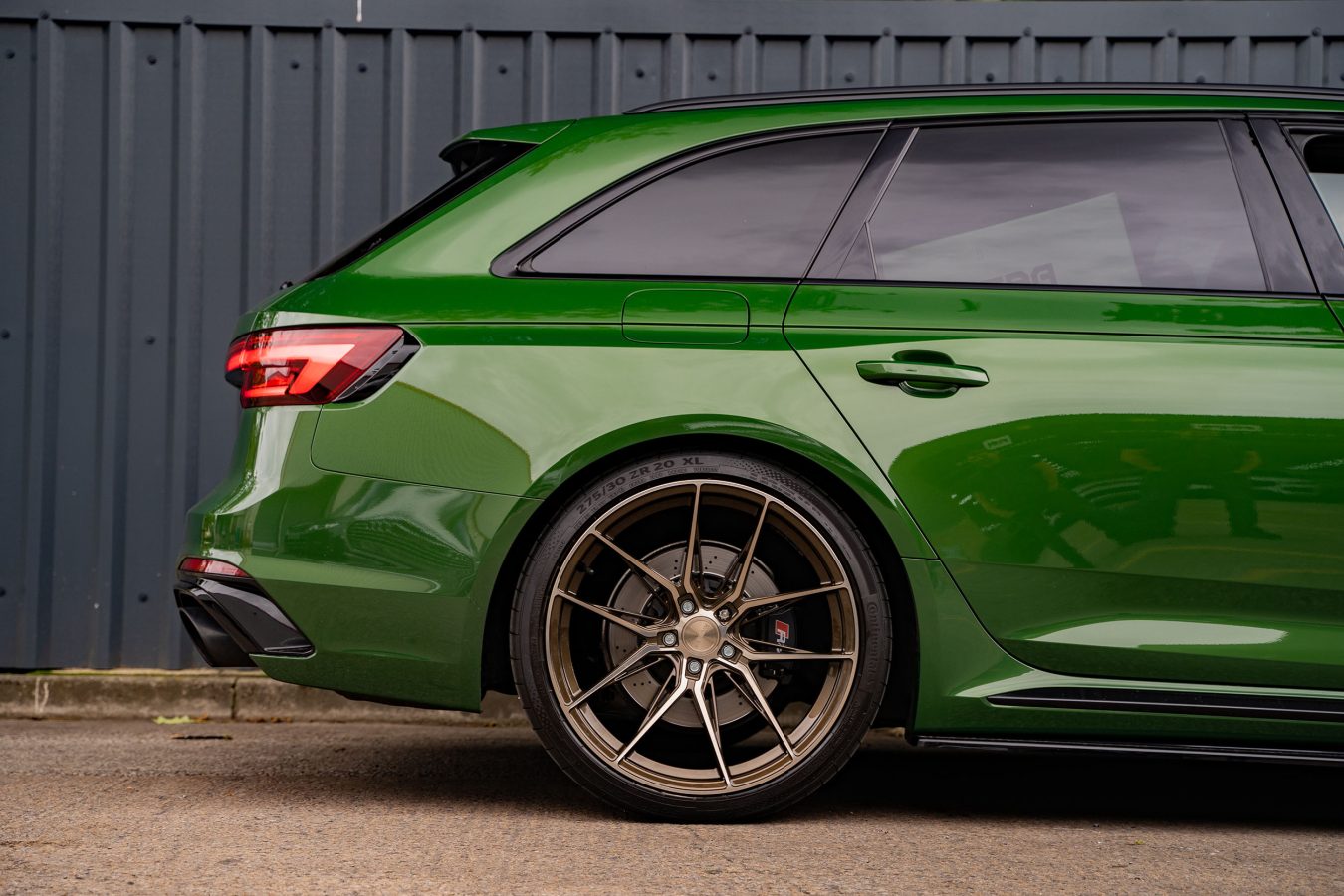 Audi RS4 B9 Riviera RF107