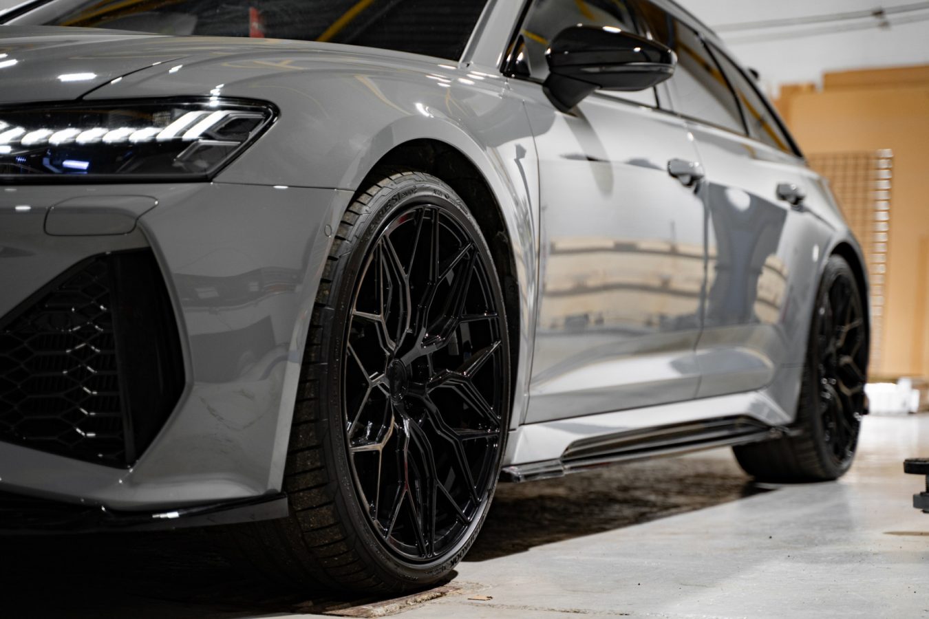 Audi RS6 C8 Riviera Rf108 Gloss Black CEUK