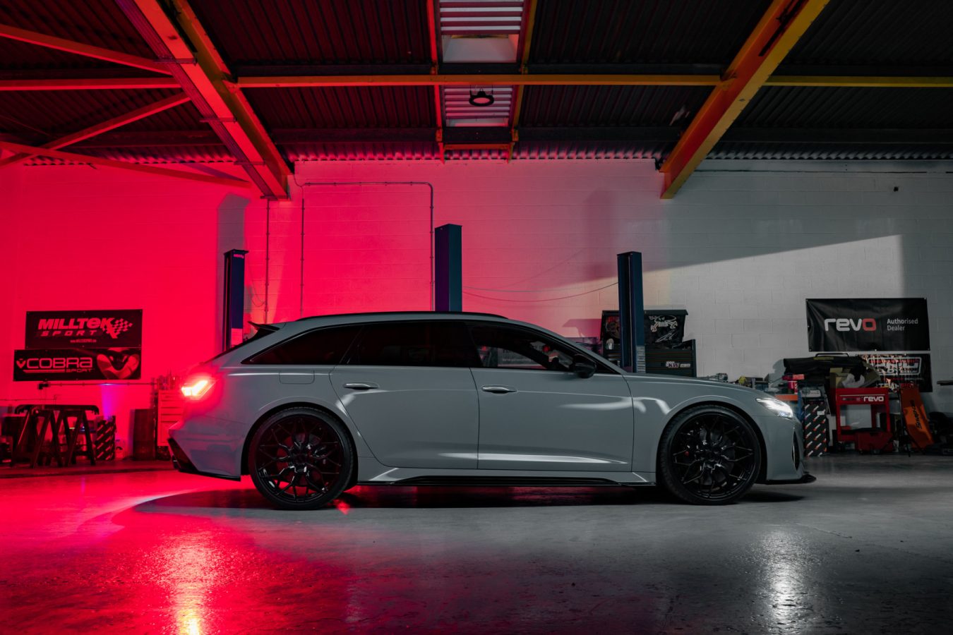 Audi RS6 C8 Riviera Rf108 Gloss Black CEUK