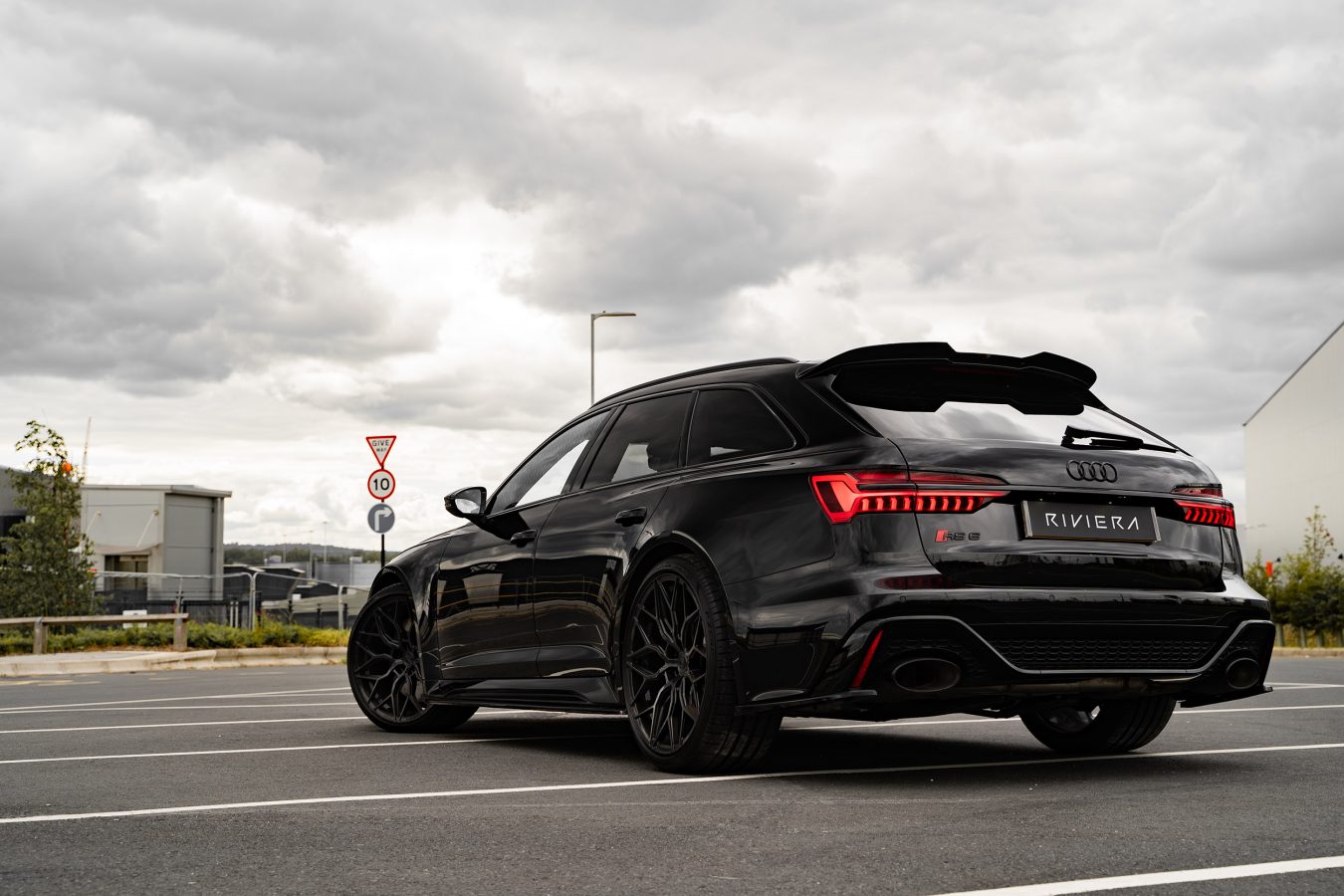 Audi RS6 C8 Riviera RF108 Black on Black