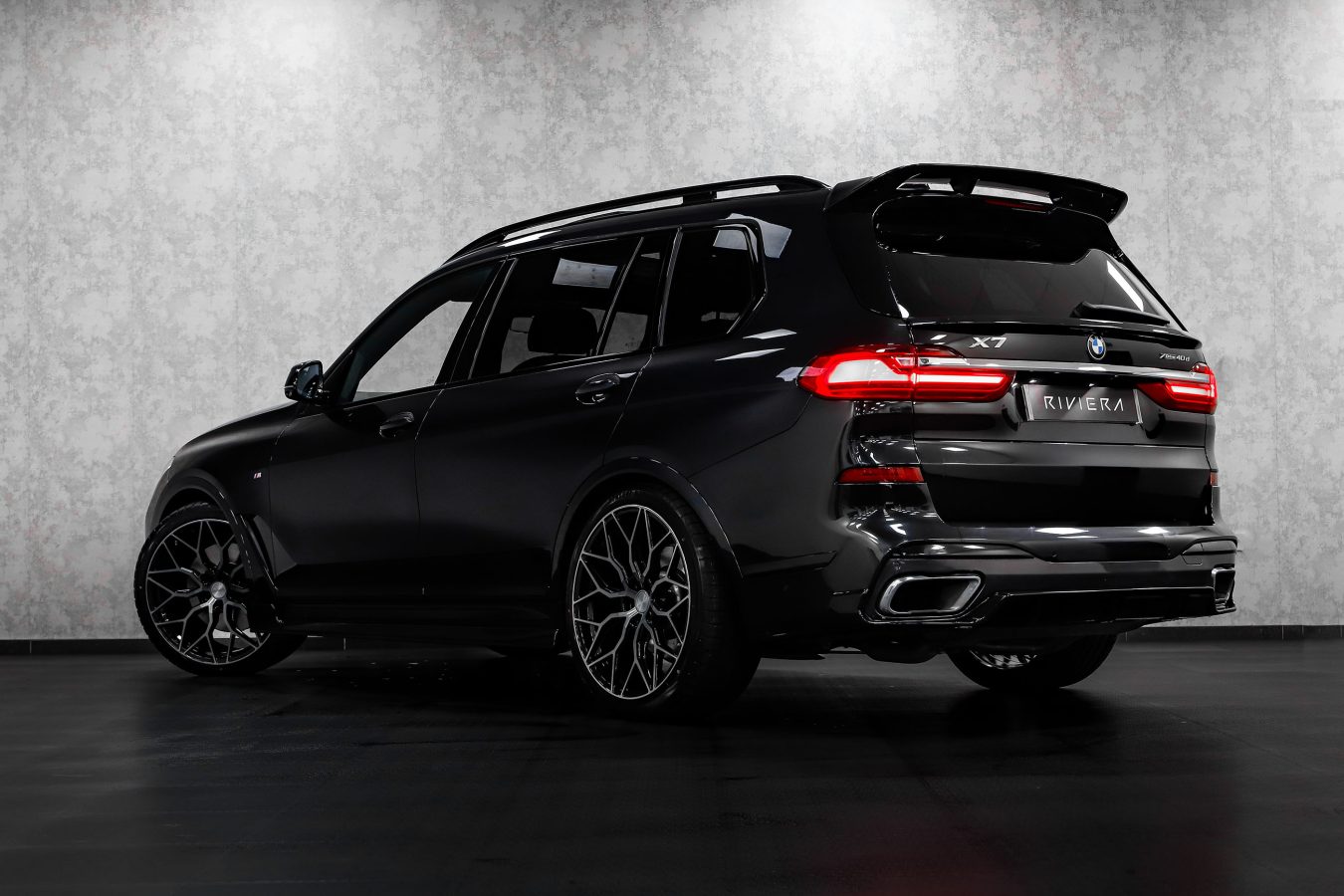 BMW X7 G07 Riviera RF108 Black Polished Dark Tint