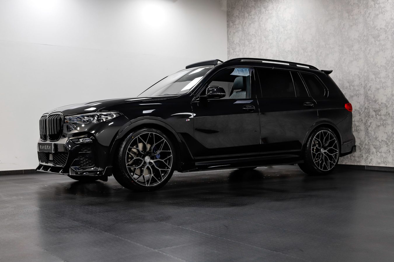 BMW X7 G07 Riviera RF108 Black Polished Dark Tint