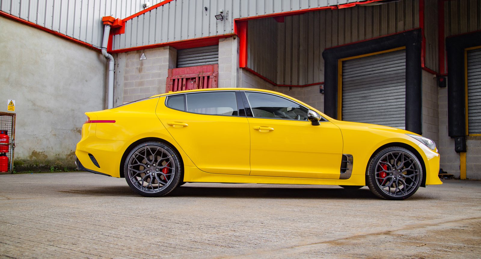 Kia Stinger Riviera RF108 Carbon Grigio