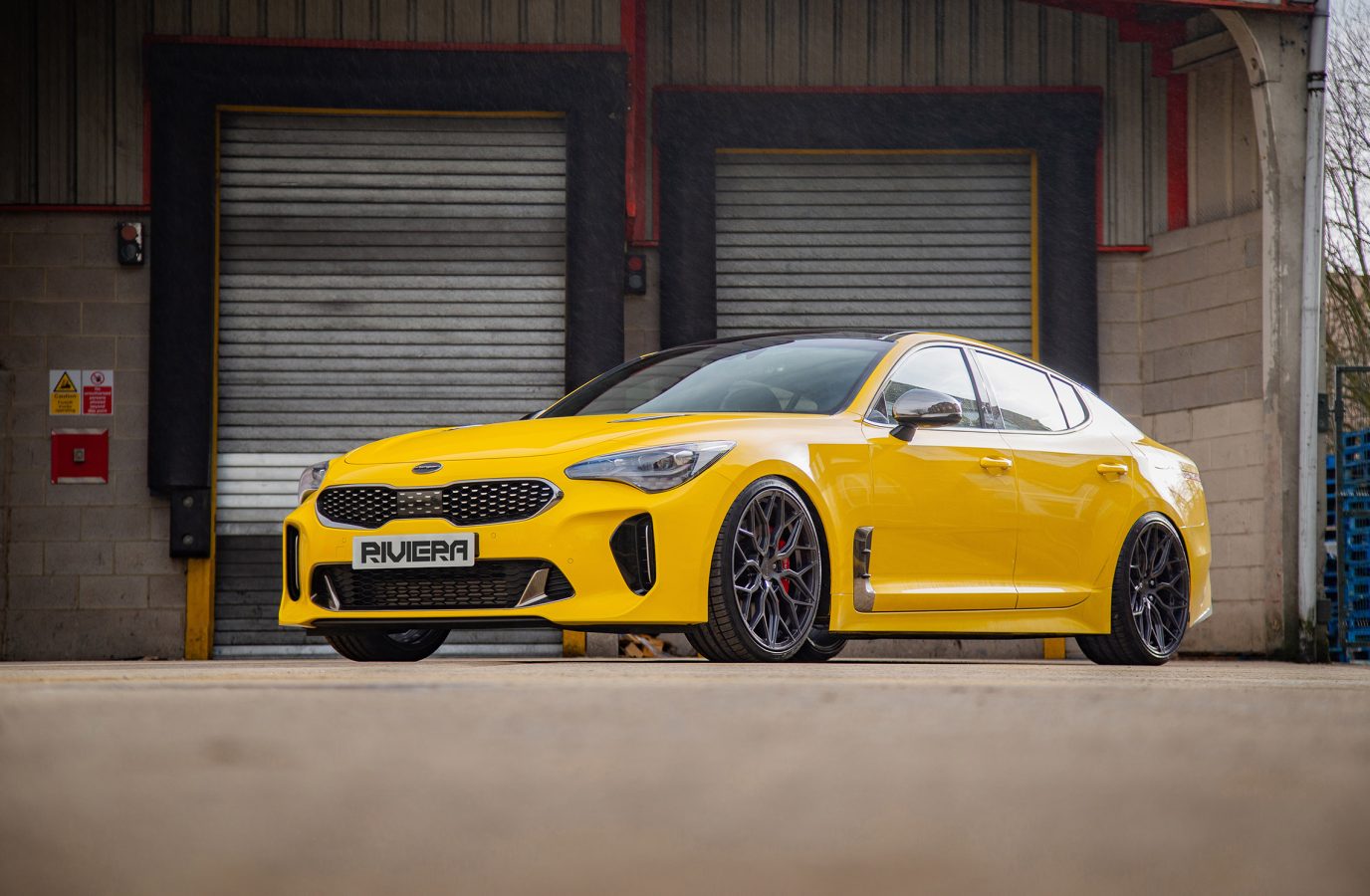 Kia Stinger Riviera RF108 Carbon Grigio