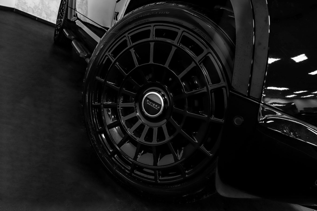 Land Rover Defender 110 D250 X Dynamic Riviera Forged FG7 Gloss Black