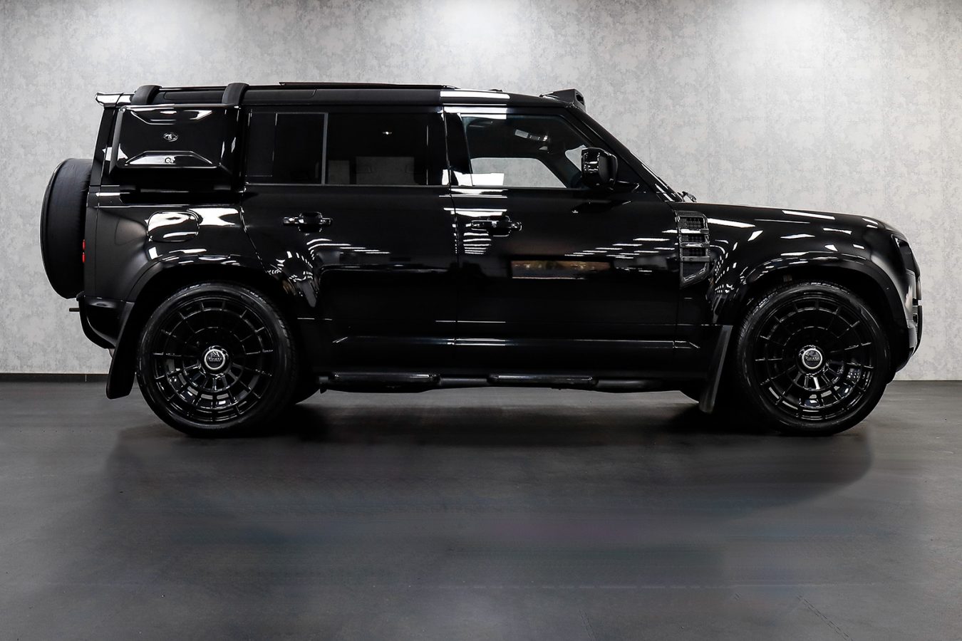 Land Rover Defender 110 D250 X Dynamic Riviera Forged FG7 Gloss Black