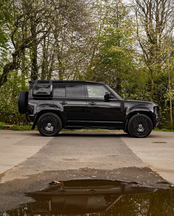 Land Rover Defender 110 Riviera FG6 GB