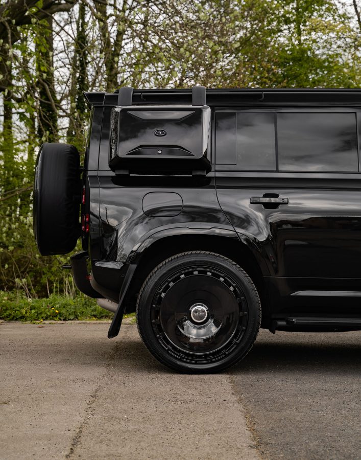 Land Rover Defender 110 Riviera FG6 GB