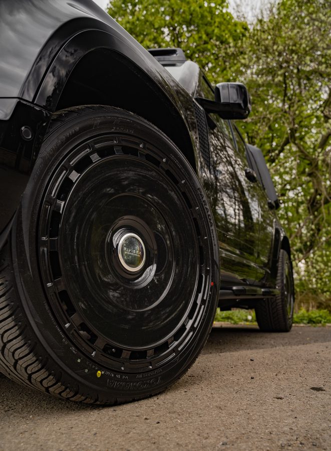 Land Rover Defender 110 Riviera FG6 GB