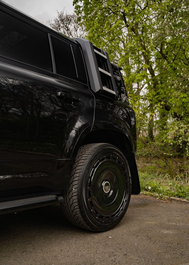 Land Rover Defender 110 Riviera FG6 GB