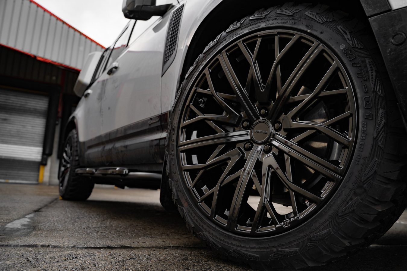 Land Rover Defender 110 Riviera RV131 GB