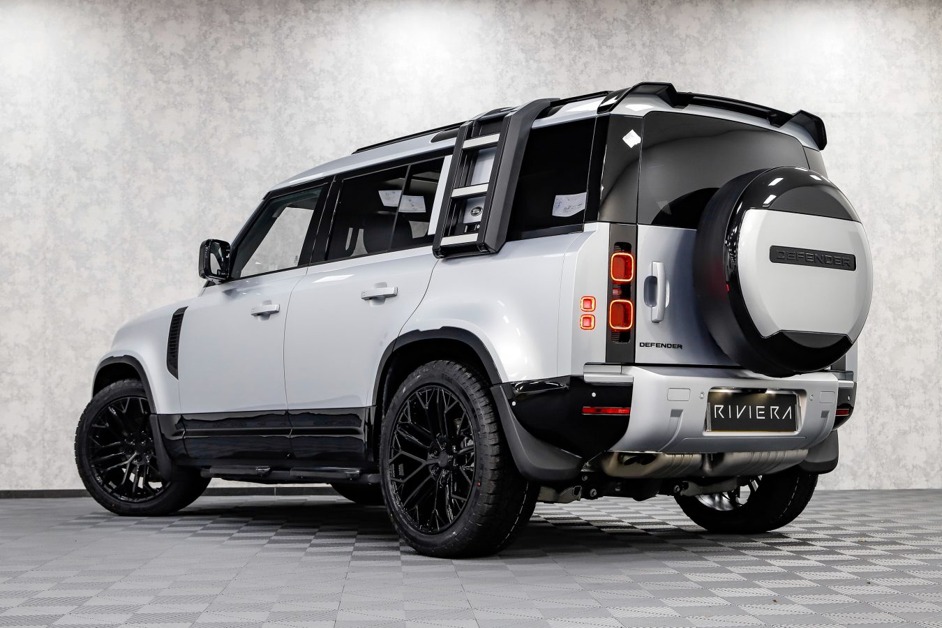 Land Rover Defender 110 Riviera RV198 GB