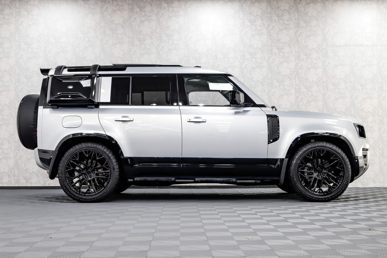 Land Rover Defender 110 Riviera RV198 GB