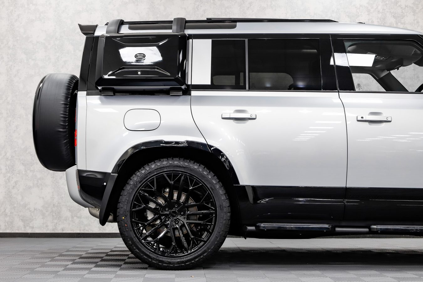 Land Rover Defender 110 Riviera RV198 GB