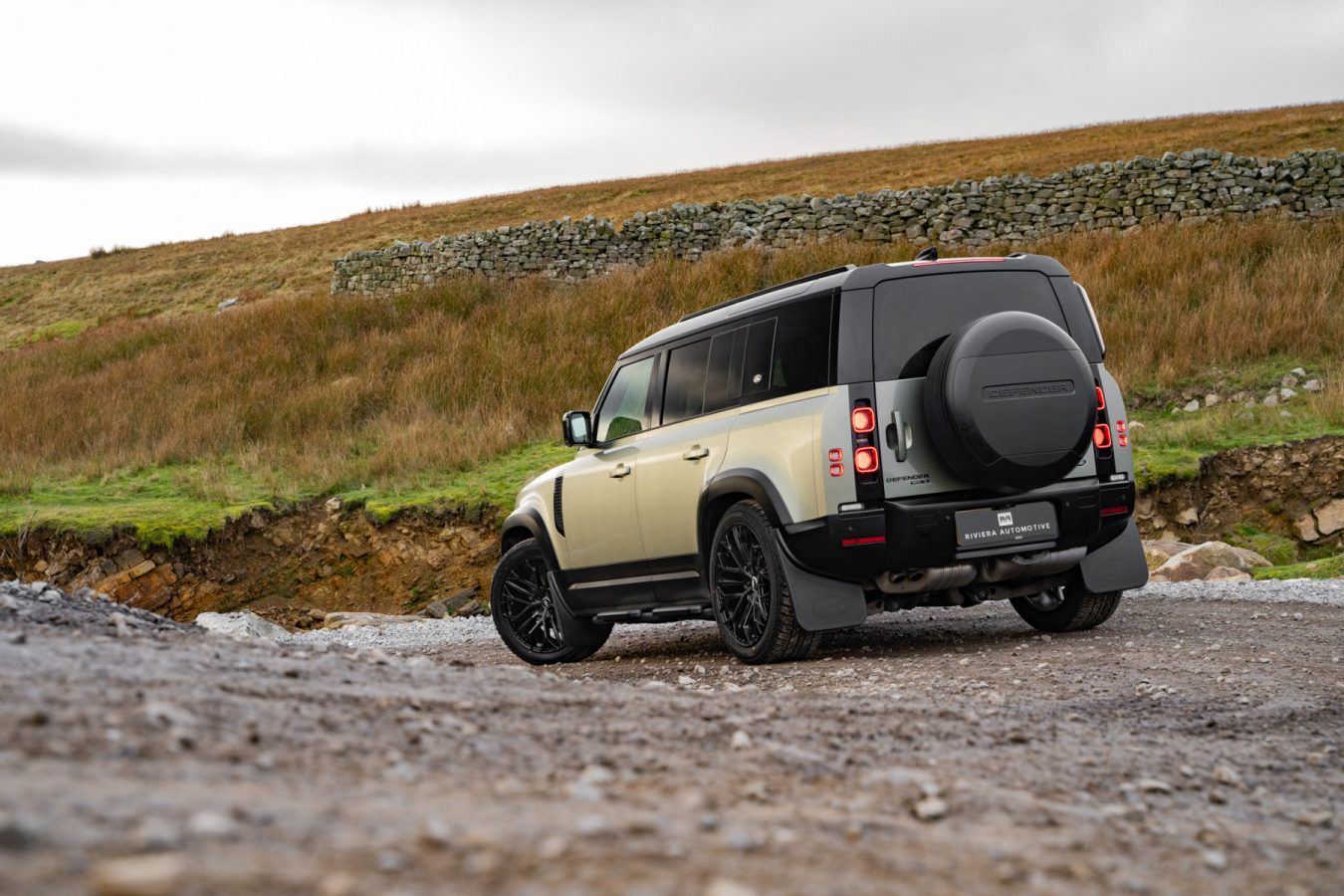 Land-Rover-Defender-Riviera-RV198