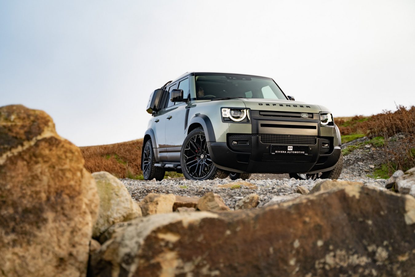 Land-Rover-Defender-Riviera-RV198
